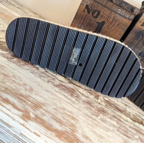 NWOT CL Laundry Surf's Up Foot Bed Double Strap Espadrille Sandal Women Size 8 - Picture 5 of 10